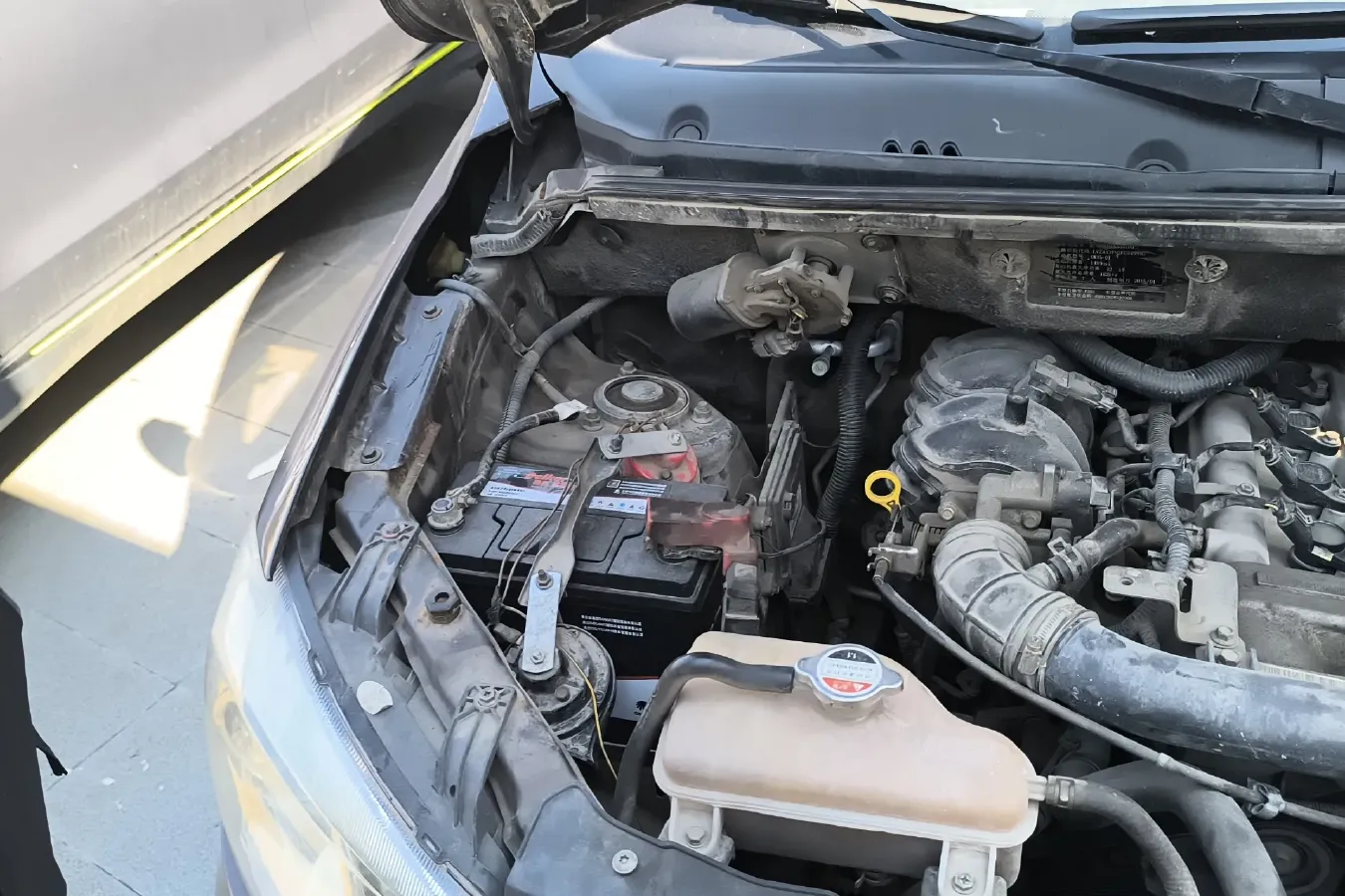 2014 DongFeng Fengon Fengon 330 1.5L 116HP L4 5MT,autocango,china used car exporter,china ev exporter,chinese used car exporter,chinese used ev exporter