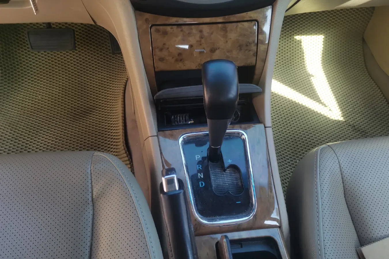 2010 BYD F6 2.4L 160HP L4 4AT,autocango,china used car exporter,china ev exporter,chinese used car exporter,chinese used ev exporter