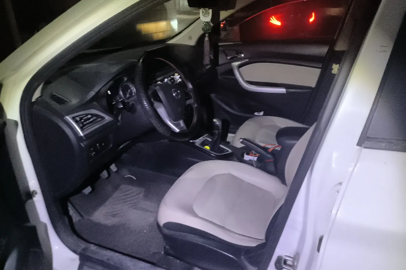 2016 ChangAn Alsvin V7 1.6L 124HP L4 5MT,autocango,china used car exporter,china ev exporter,chinese used car exporter,chinese used ev exporter