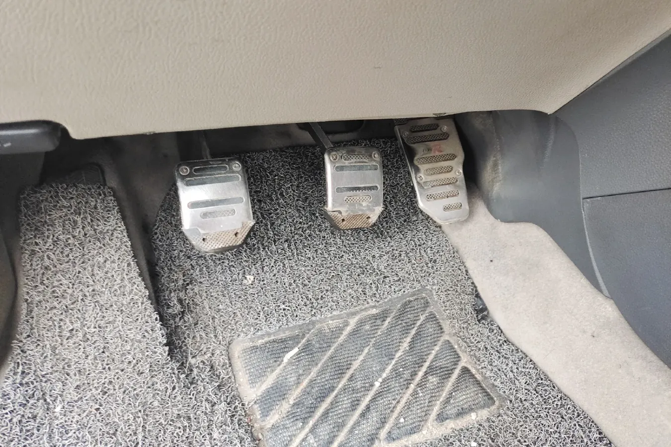 2012 Suzuki Liana 1.4L 101HP L4 5MT,autocango,china used car exporter,china ev exporter,chinese used car exporter,chinese used ev exporter