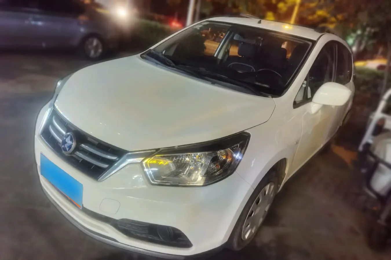 2015 Venucia R50 1.6L 117HP L4 5MT,autocango,china used car exporter,china ev exporter,chinese used car exporter,chinese used ev exporter