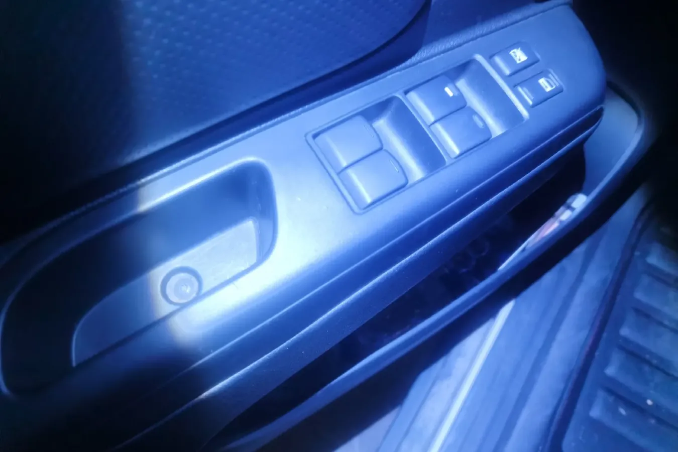 2015 Venucia R50 1.6L 117HP L4 5MT,autocango,china used car exporter,china ev exporter,chinese used car exporter,chinese used ev exporter