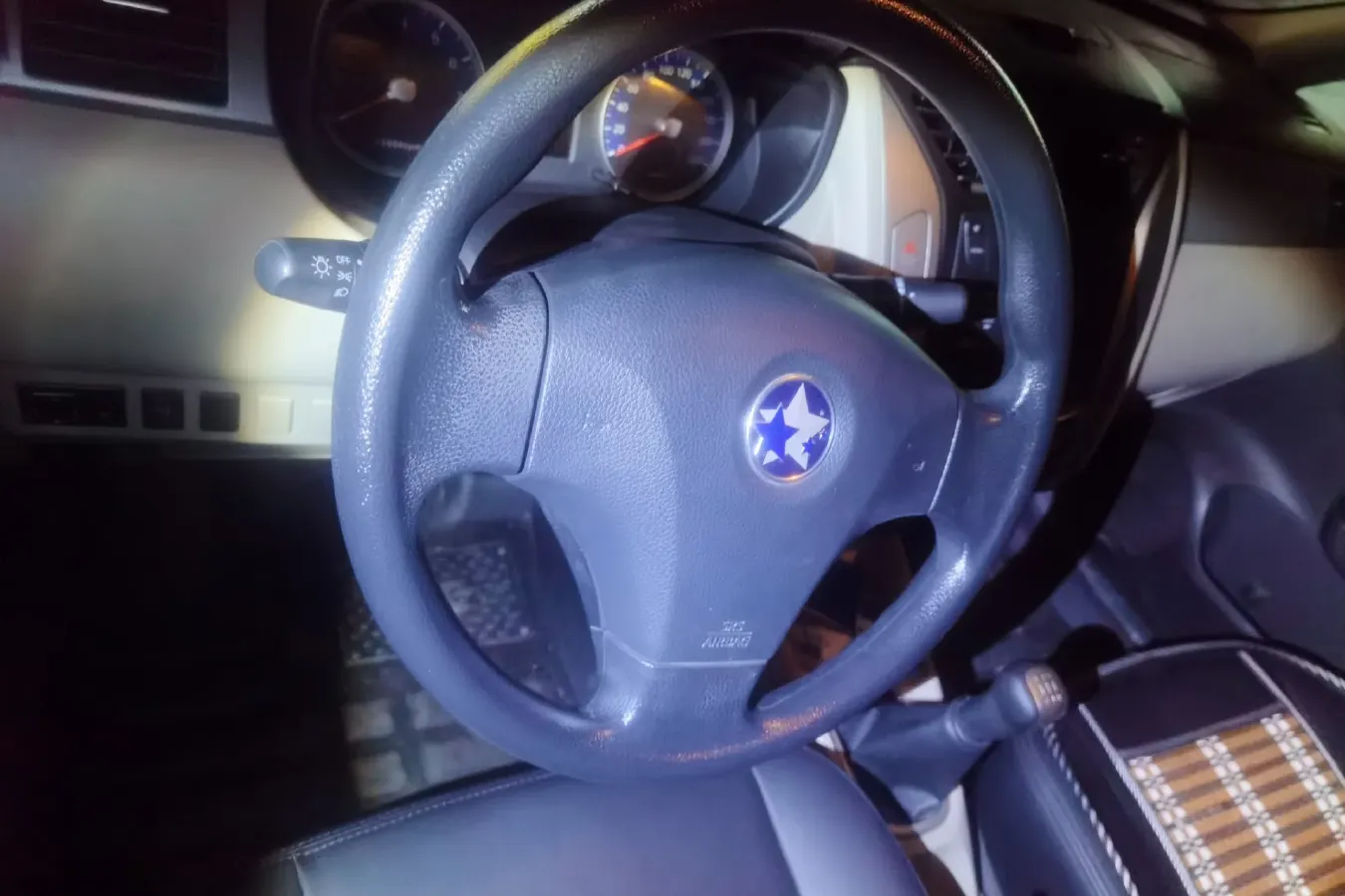 2015 Venucia R50 1.6L 117HP L4 5MT,autocango,china used car exporter,china ev exporter,chinese used car exporter,chinese used ev exporter