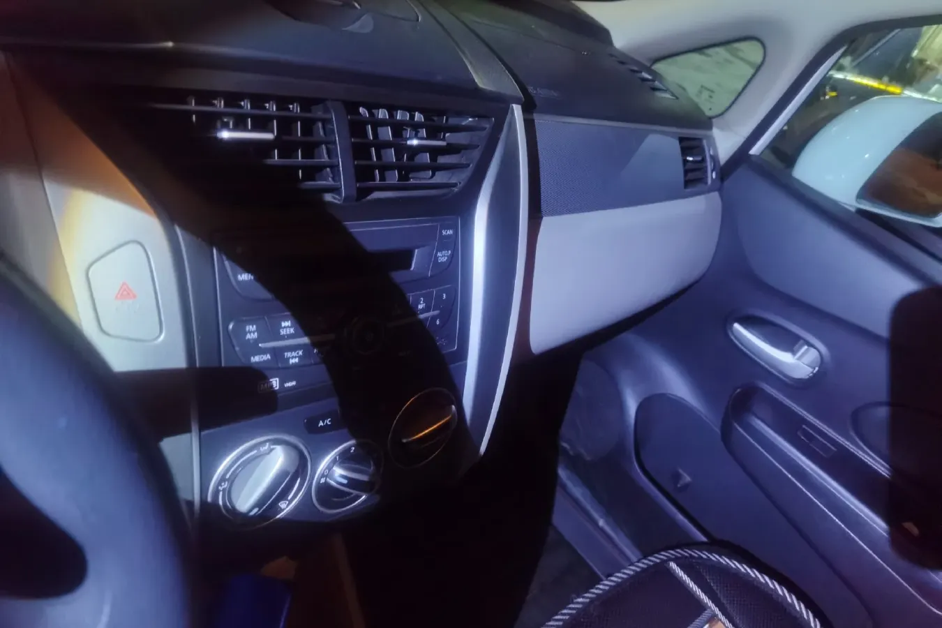 2015 Venucia R50 1.6L 117HP L4 5MT,autocango,china used car exporter,china ev exporter,chinese used car exporter,chinese used ev exporter