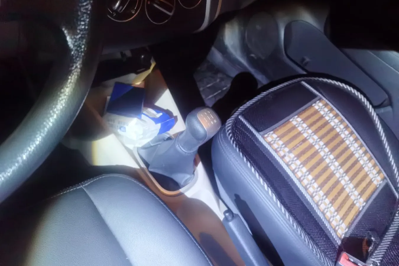 2015 Venucia R50 1.6L 117HP L4 5MT,autocango,china used car exporter,china ev exporter,chinese used car exporter,chinese used ev exporter