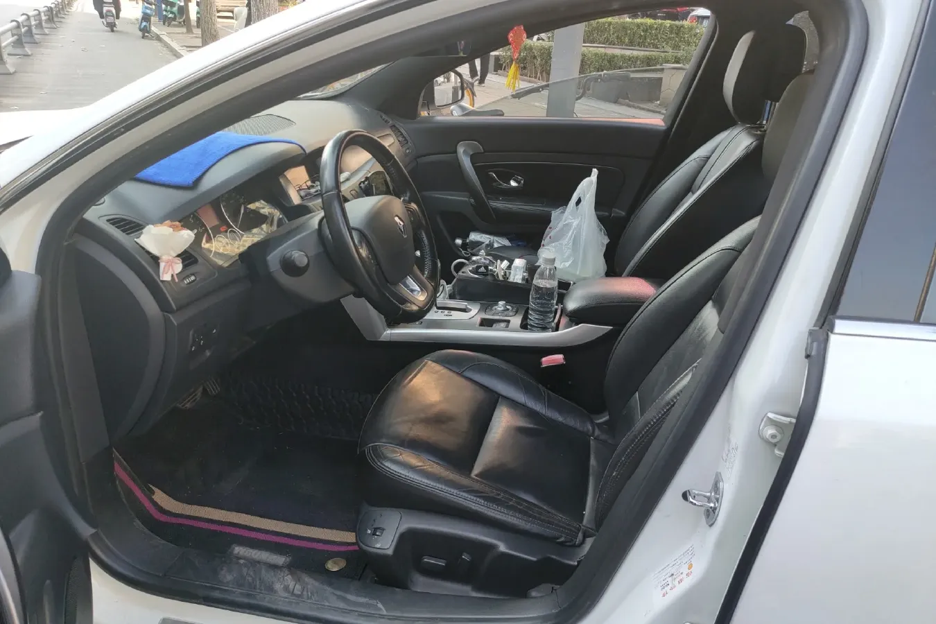 2013 Renault  Latitude 2.0L 139HP L4 CVT,autocango,china used car exporter,china ev exporter,chinese used car exporter,chinese used ev exporter