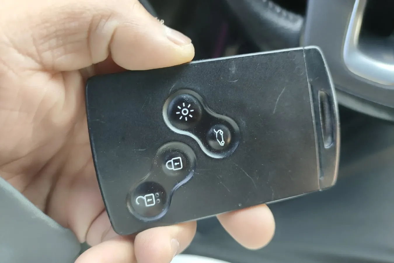 2013 Renault  Latitude 2.0L 139HP L4 CVT,autocango,china used car exporter,china ev exporter,chinese used car exporter,chinese used ev exporter