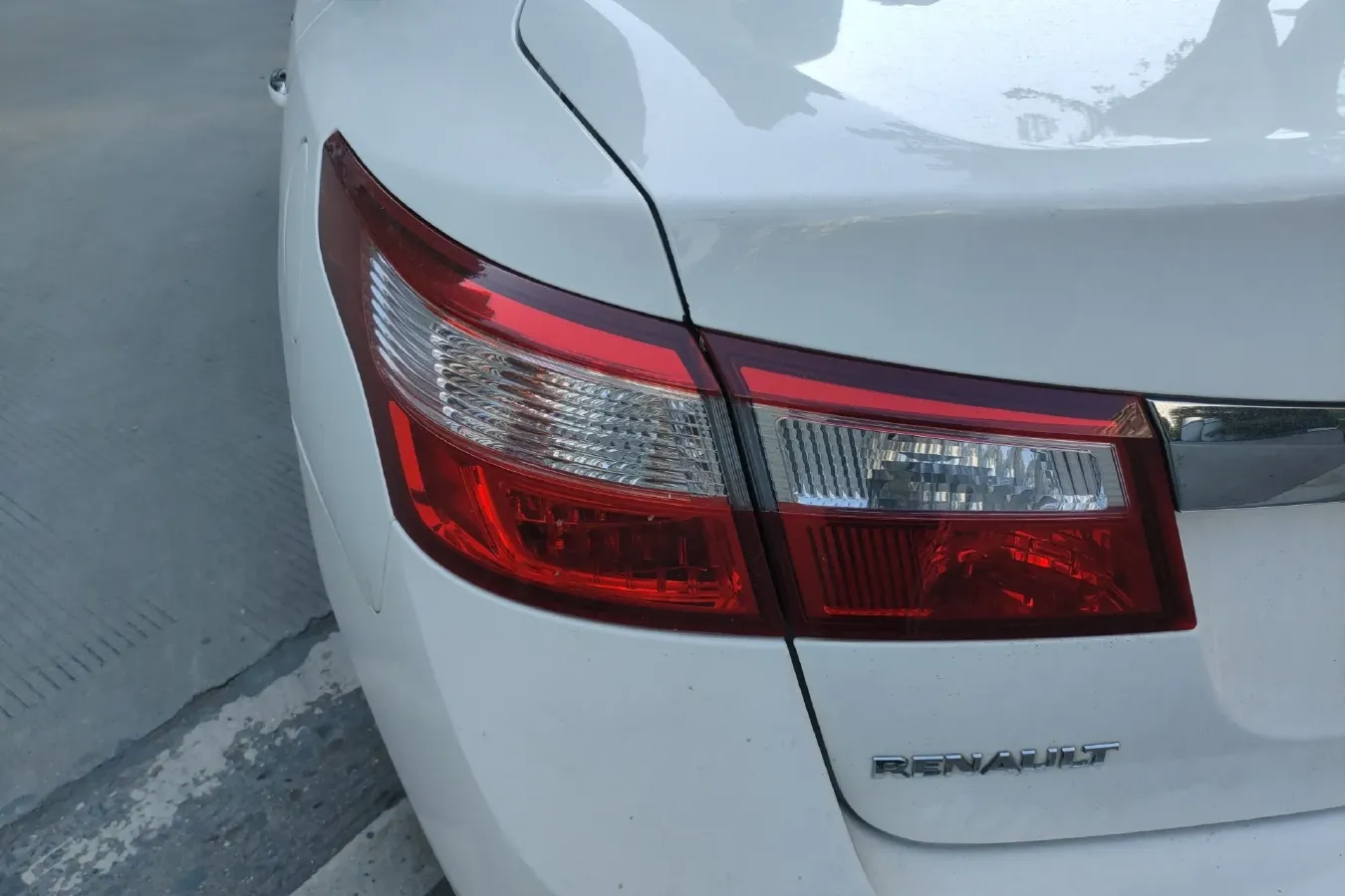 2013 Renault  Latitude 2.0L 139HP L4 CVT,autocango,china used car exporter,china ev exporter,chinese used car exporter,chinese used ev exporter