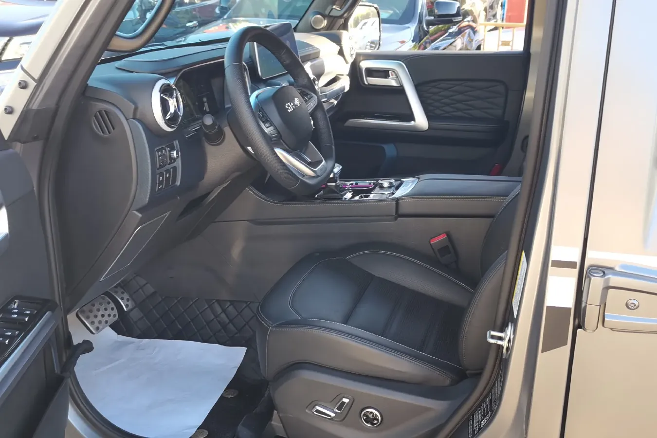 2023 BeiJing BJ40 2.0T 224HP L4 8AT,autocango,china used car exporter,china ev exporter,chinese used car exporter,chinese used ev exporter