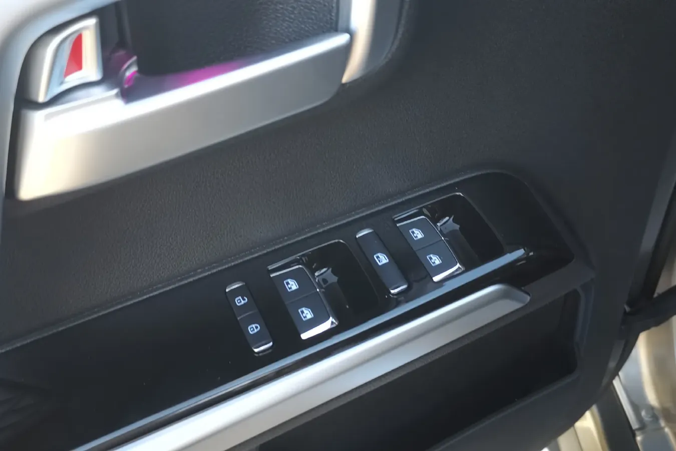 2023 BeiJing BJ40 2.0T 224HP L4 8AT,autocango,china used car exporter,china ev exporter,chinese used car exporter,chinese used ev exporter