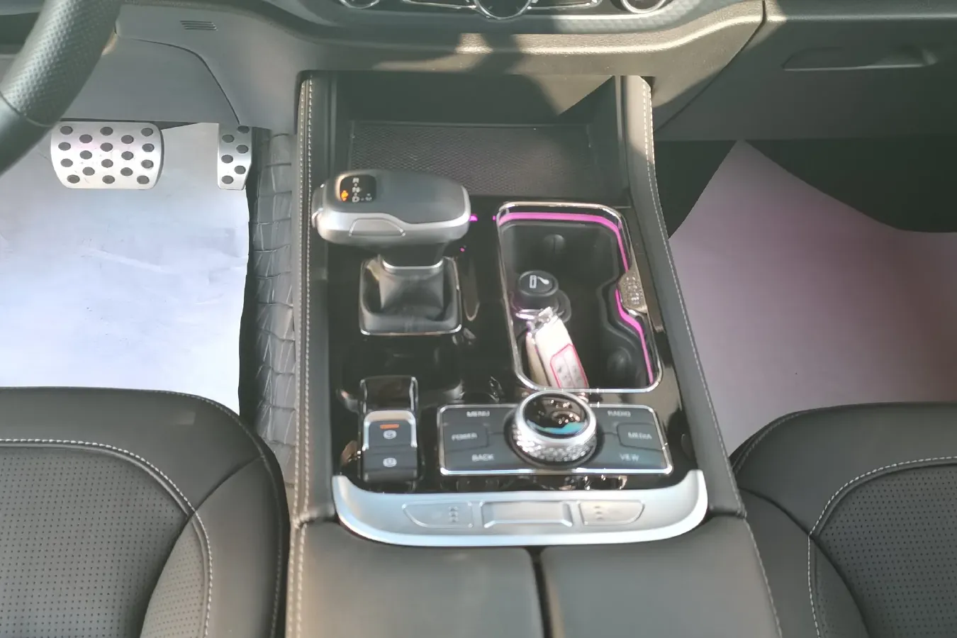 2023 BeiJing BJ40 2.0T 224HP L4 8AT,autocango,china used car exporter,china ev exporter,chinese used car exporter,chinese used ev exporter