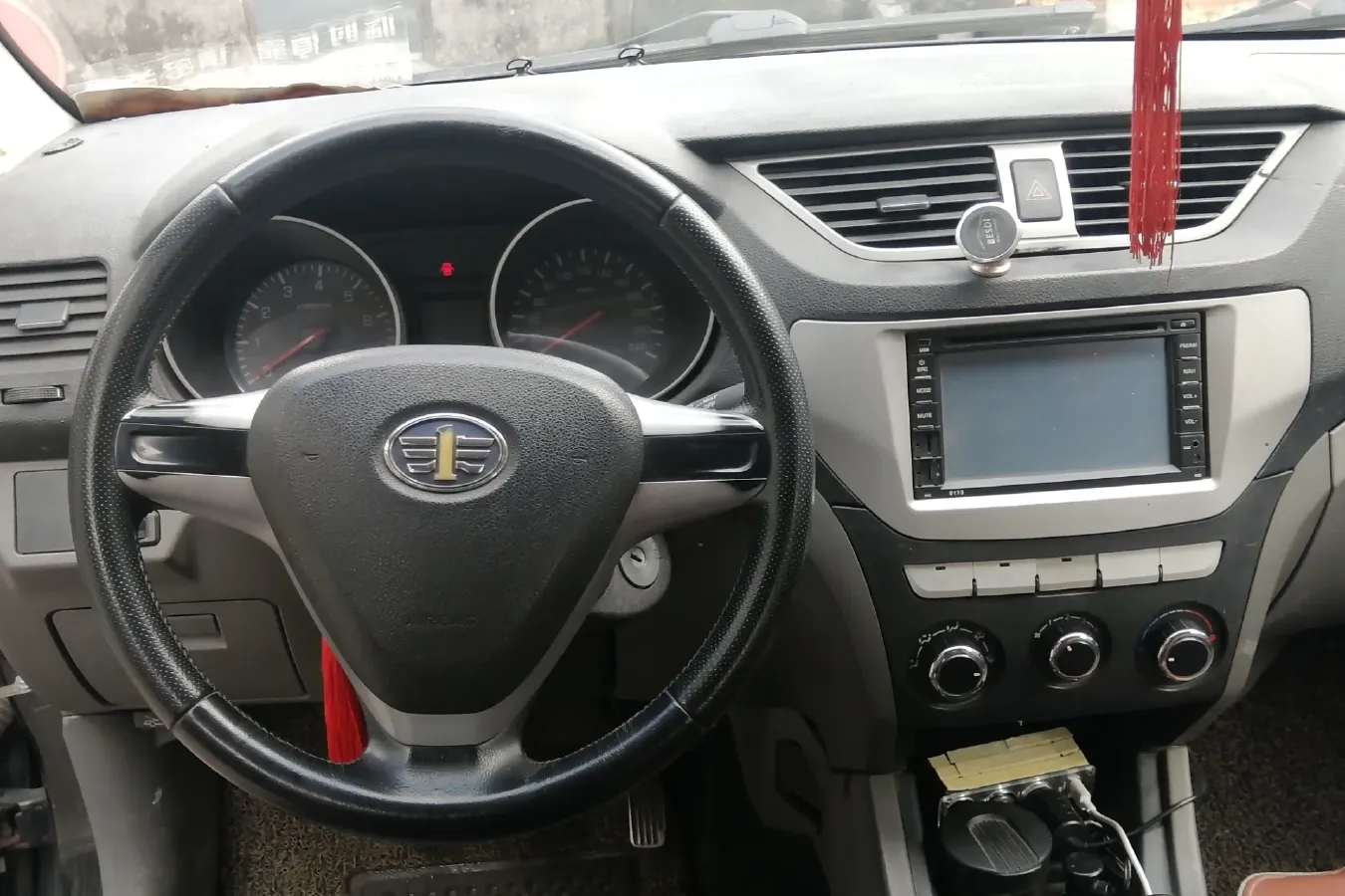 2013 FAW Senia S80 1.5L 109HP L4 5MT,autocango,china used car exporter,china ev exporter,chinese used car exporter,chinese used ev exporter