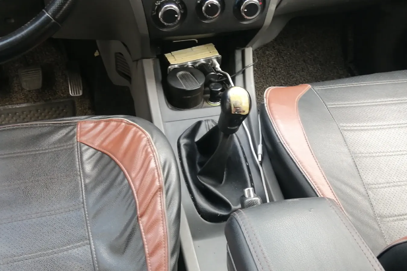 2013 FAW Senia S80 1.5L 109HP L4 5MT,autocango,china used car exporter,china ev exporter,chinese used car exporter,chinese used ev exporter