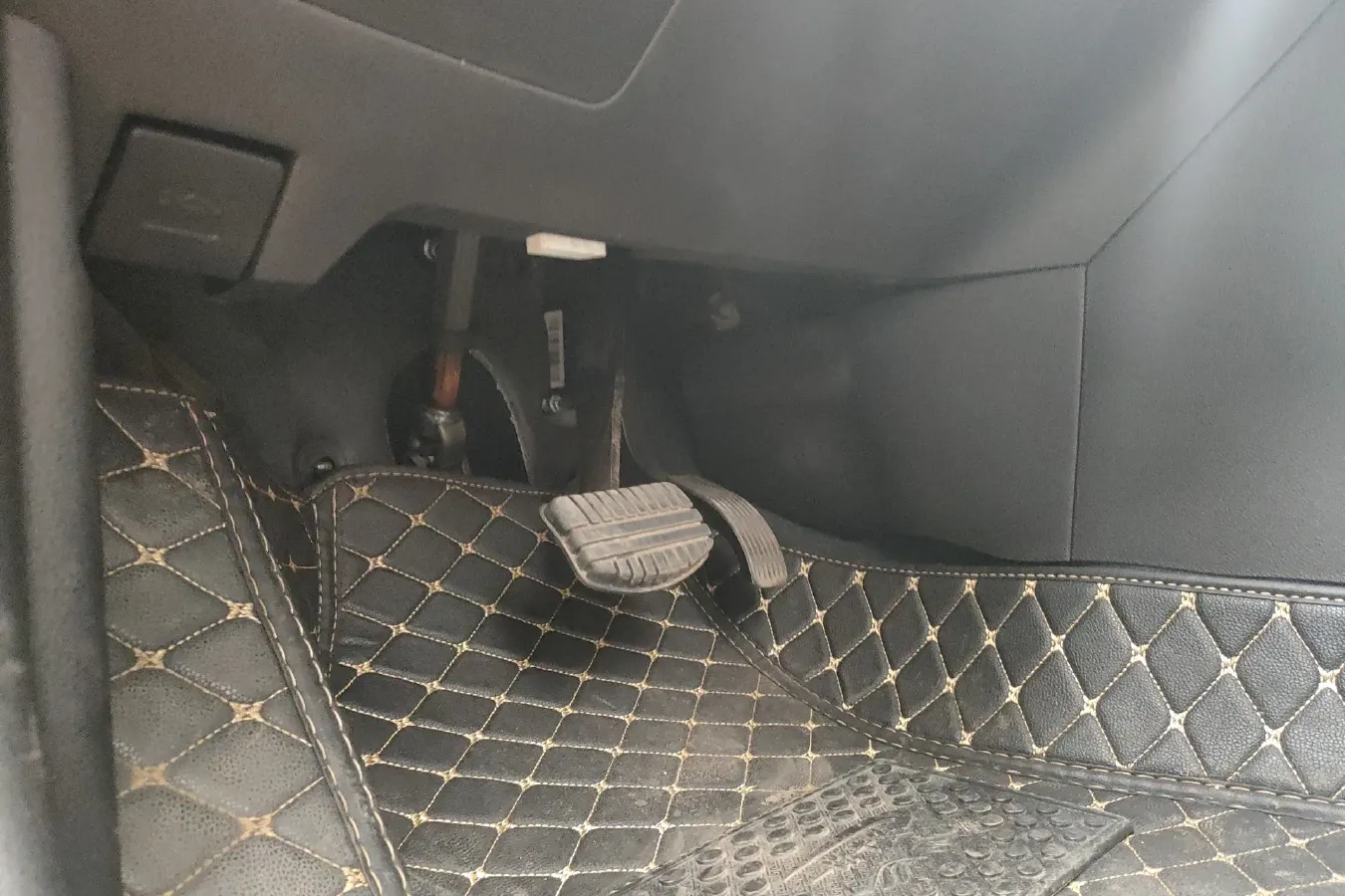 2017 Leopaard CS9 1.5L 113HP L4 CVT,autocango,china used car exporter,china ev exporter,chinese used car exporter,chinese used ev exporter