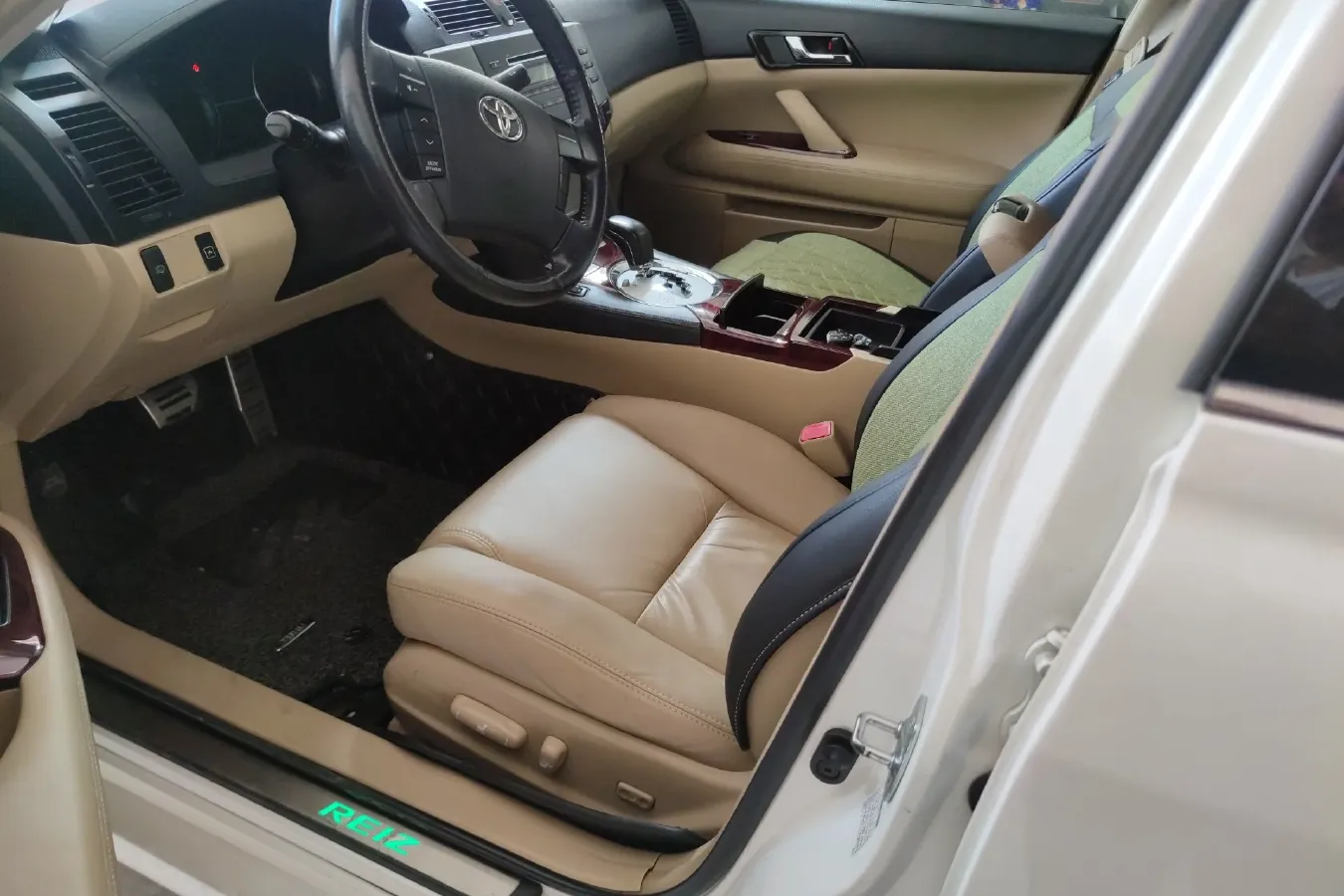 2008 Toyota Reiz 2.5L 197HP V6 6AT,autocango,china used car exporter,china ev exporter,chinese used car exporter,chinese used ev exporter