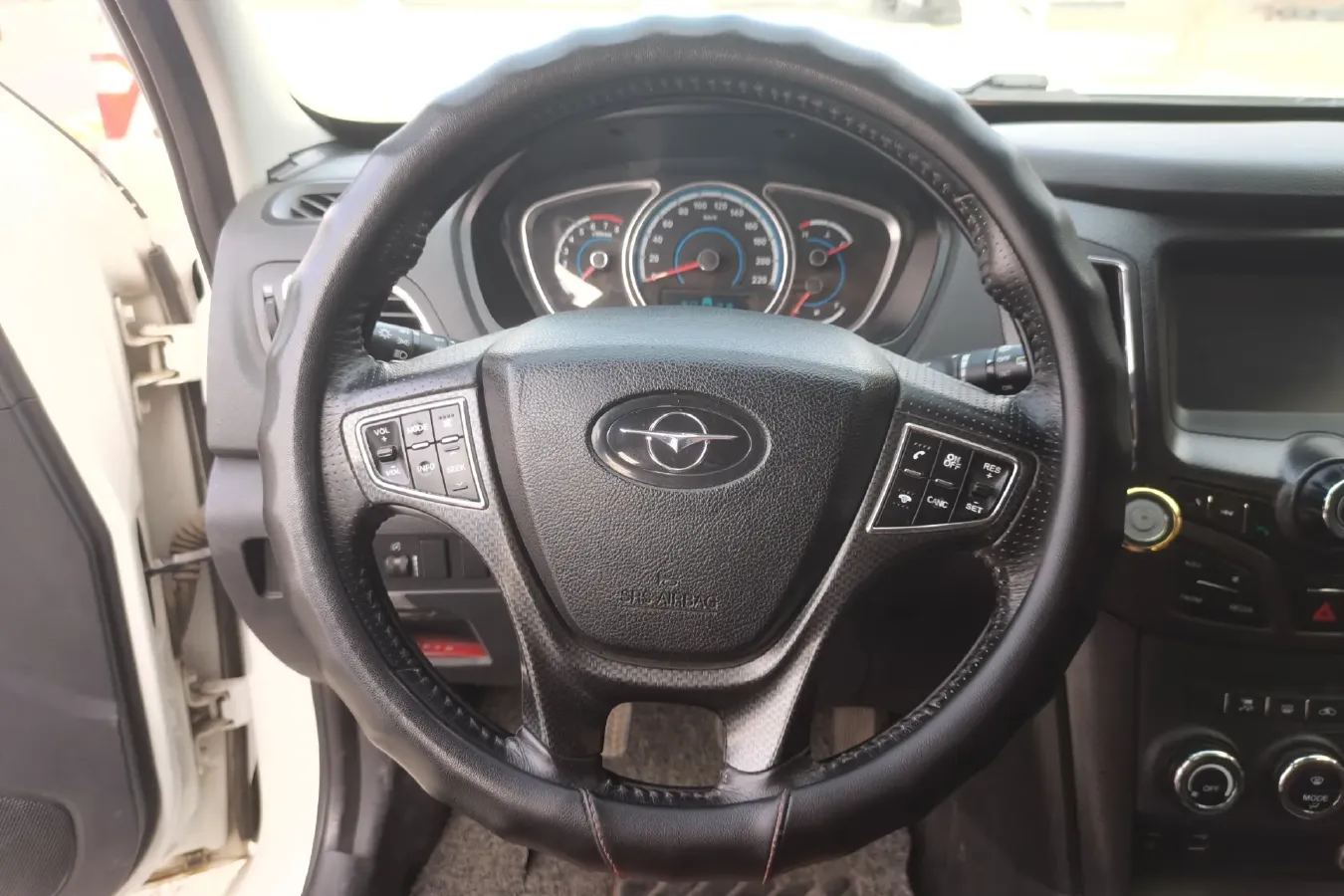 2013 HaiMa S7 2.0L 150HP L4 5MT,autocango,china used car exporter,china ev exporter,chinese used car exporter,chinese used ev exporter