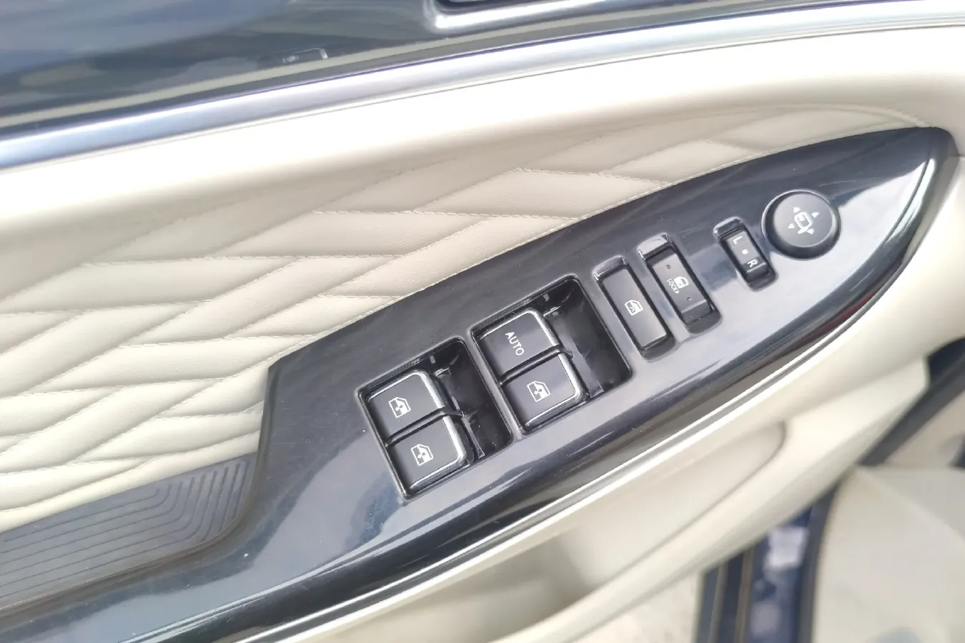 2019 ChangAn Oshan Cosmos 1.5T 178HP L4 7DCT,autocango,china used car exporter,china ev exporter,chinese used car exporter,chinese used ev exporter