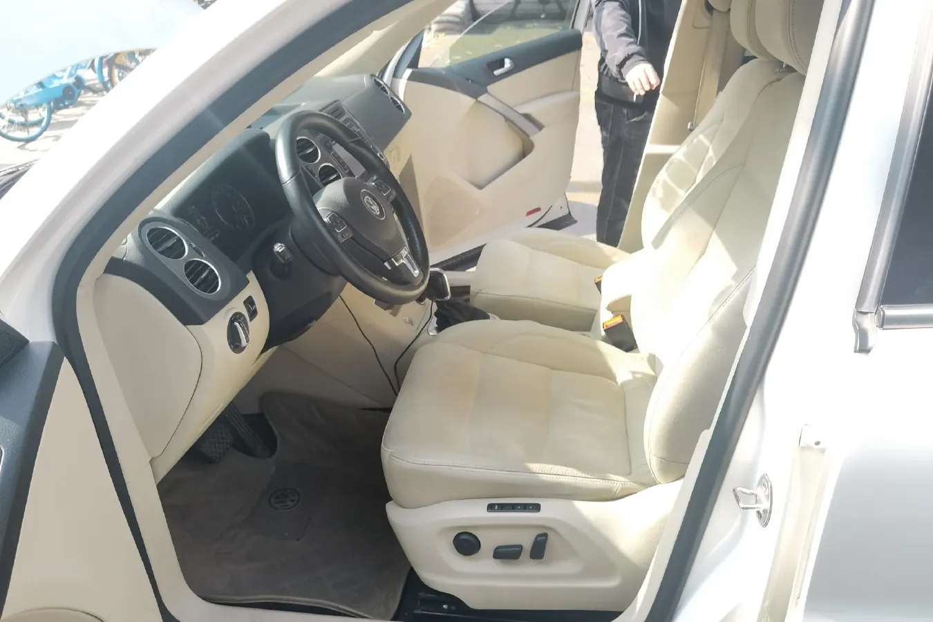 2012 Volkswagen Tiguan 2.0T 200HP L4 6AT,autocango,china used car exporter,china ev exporter,chinese used car exporter,chinese used ev exporter