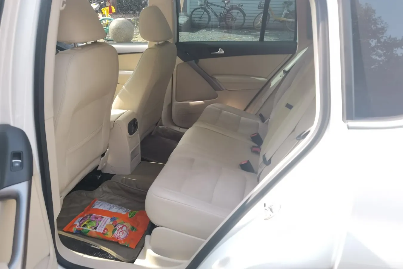 2012 Volkswagen Tiguan 2.0T 200HP L4 6AT,autocango,china used car exporter,china ev exporter,chinese used car exporter,chinese used ev exporter