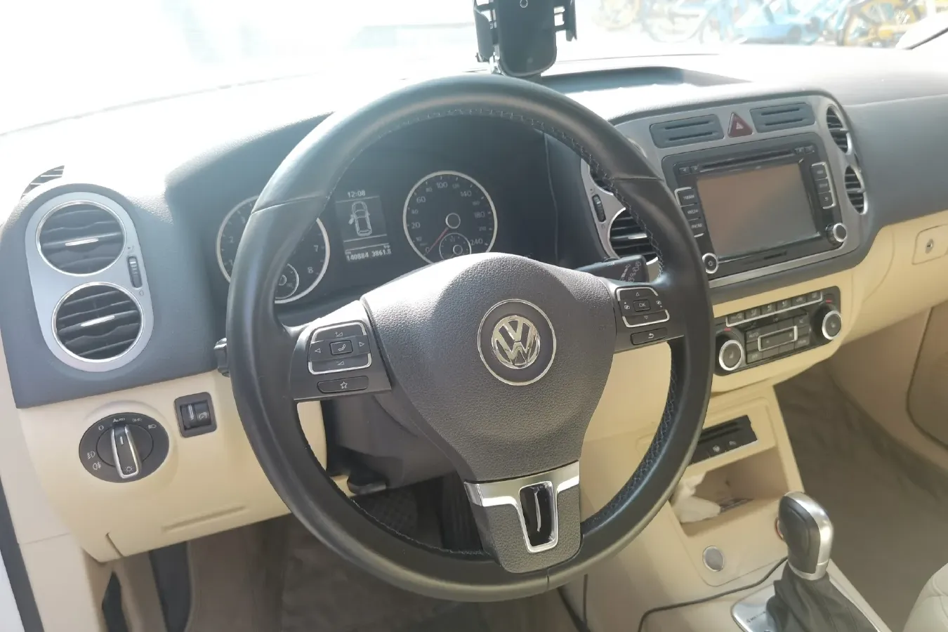 2012 Volkswagen Tiguan 2.0T 200HP L4 6AT,autocango,china used car exporter,china ev exporter,chinese used car exporter,chinese used ev exporter