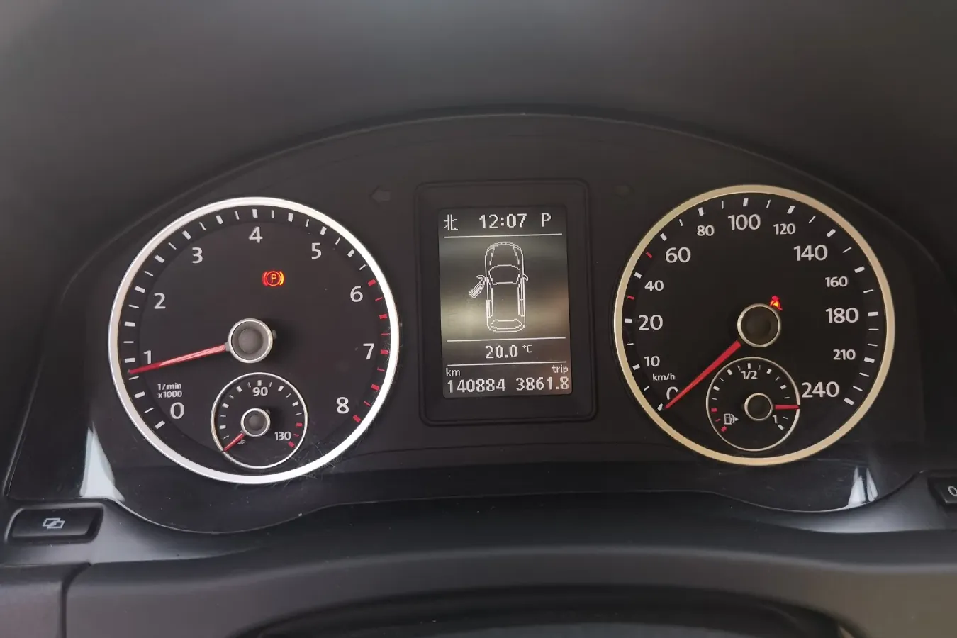 2012 Volkswagen Tiguan 2.0T 200HP L4 6AT,autocango,china used car exporter,china ev exporter,chinese used car exporter,chinese used ev exporter