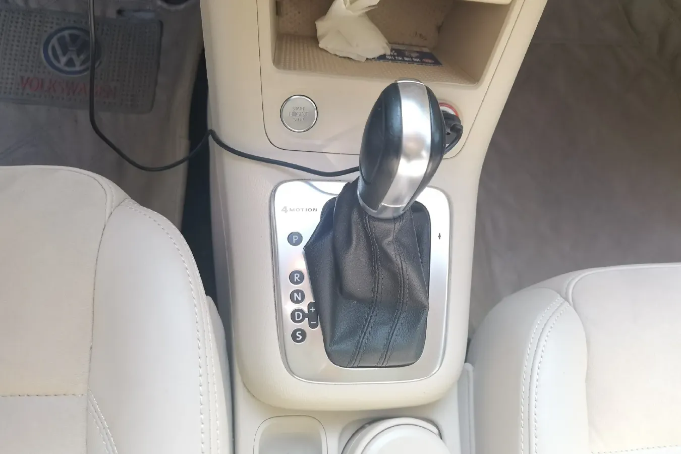 2012 Volkswagen Tiguan 2.0T 200HP L4 6AT,autocango,china used car exporter,china ev exporter,chinese used car exporter,chinese used ev exporter