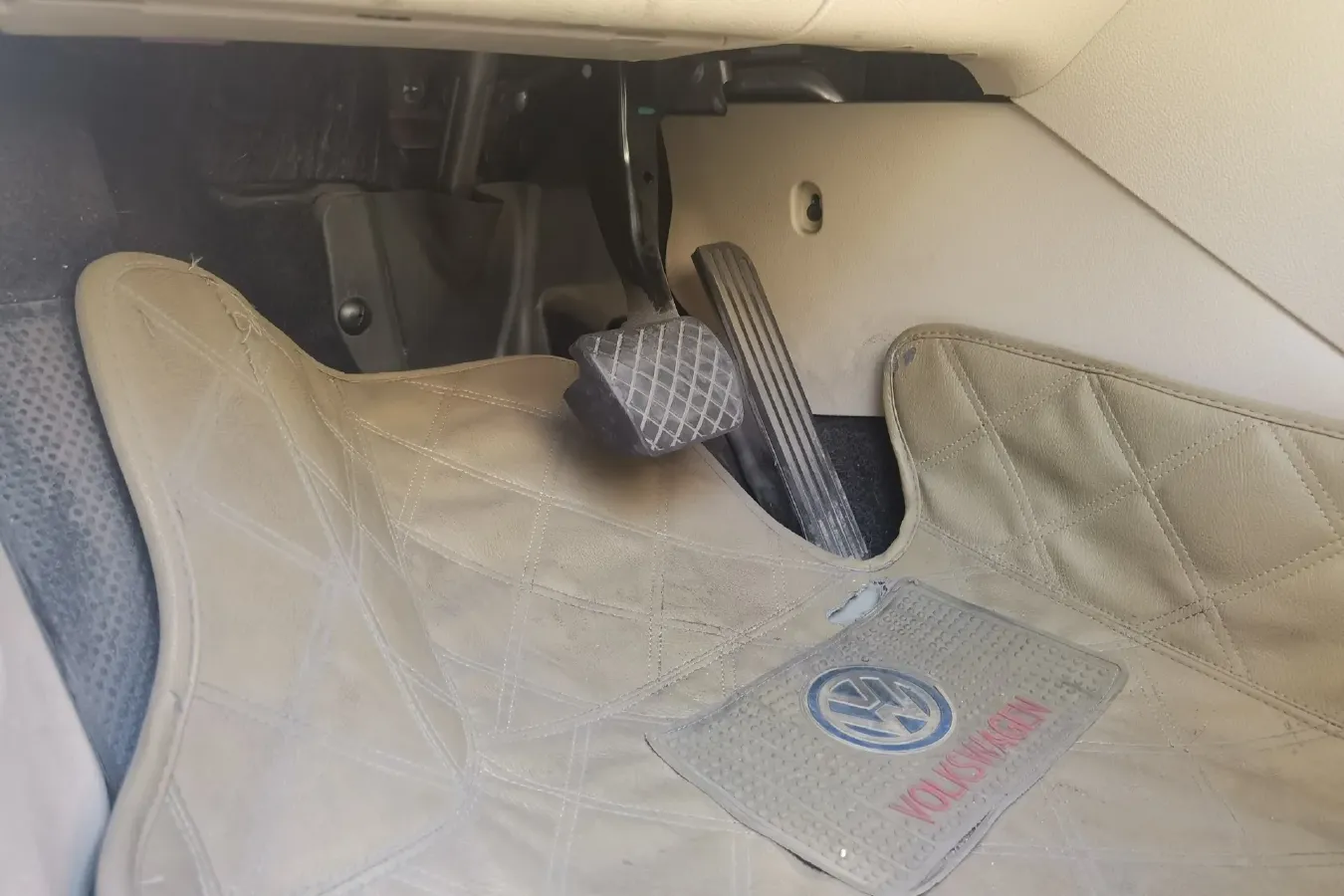 2012 Volkswagen Tiguan 2.0T 200HP L4 6AT,autocango,china used car exporter,china ev exporter,chinese used car exporter,chinese used ev exporter