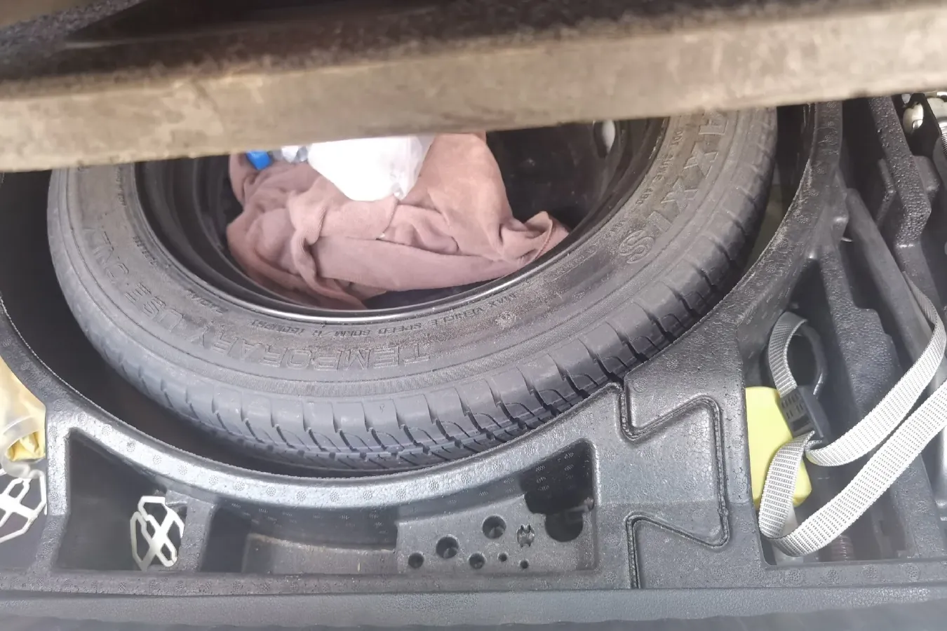 2012 Volkswagen Tiguan 2.0T 200HP L4 6AT,autocango,china used car exporter,china ev exporter,chinese used car exporter,chinese used ev exporter