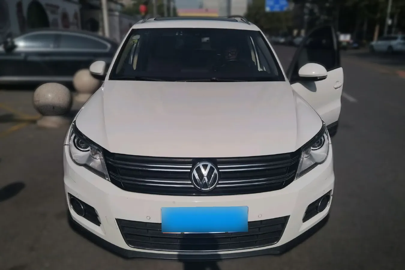 2012 Volkswagen Tiguan 2.0T 200HP L4 6AT,autocango,china used car exporter,china ev exporter,chinese used car exporter,chinese used ev exporter
