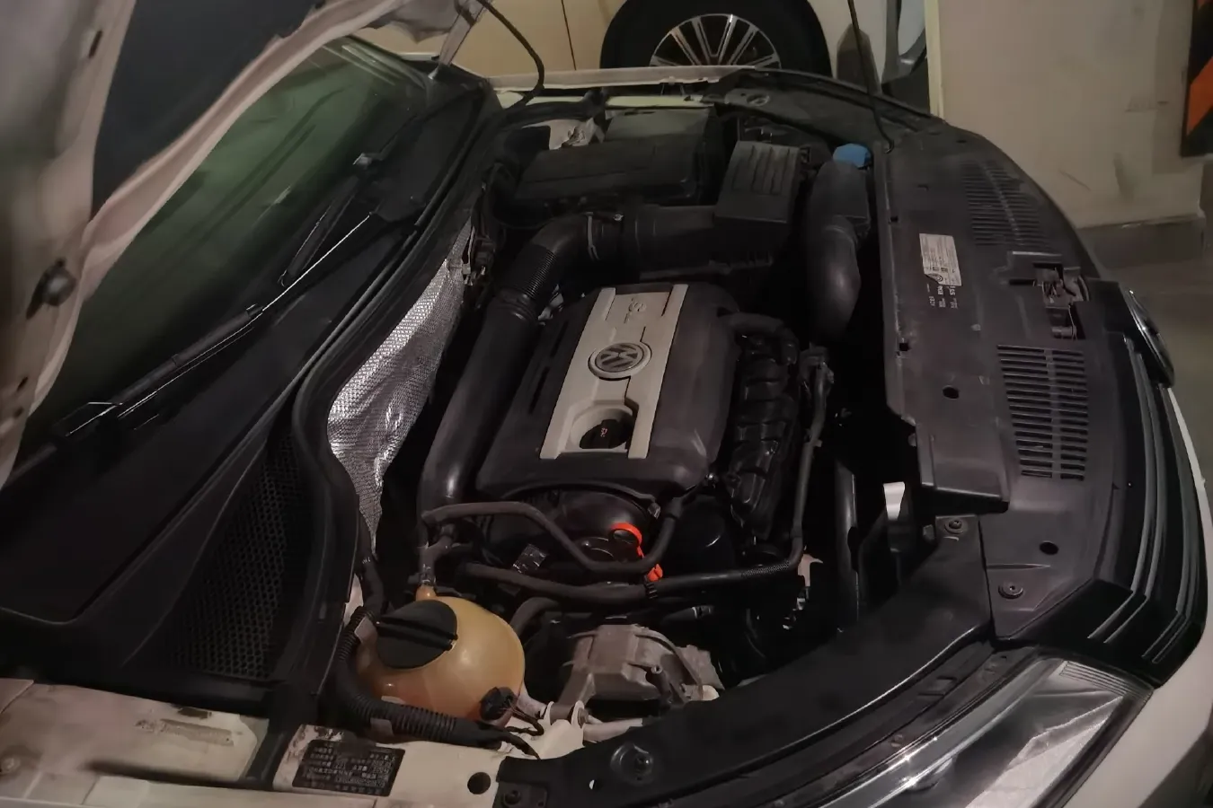 2012 Volkswagen Tiguan 2.0T 200HP L4 6AT,autocango,china used car exporter,china ev exporter,chinese used car exporter,chinese used ev exporter