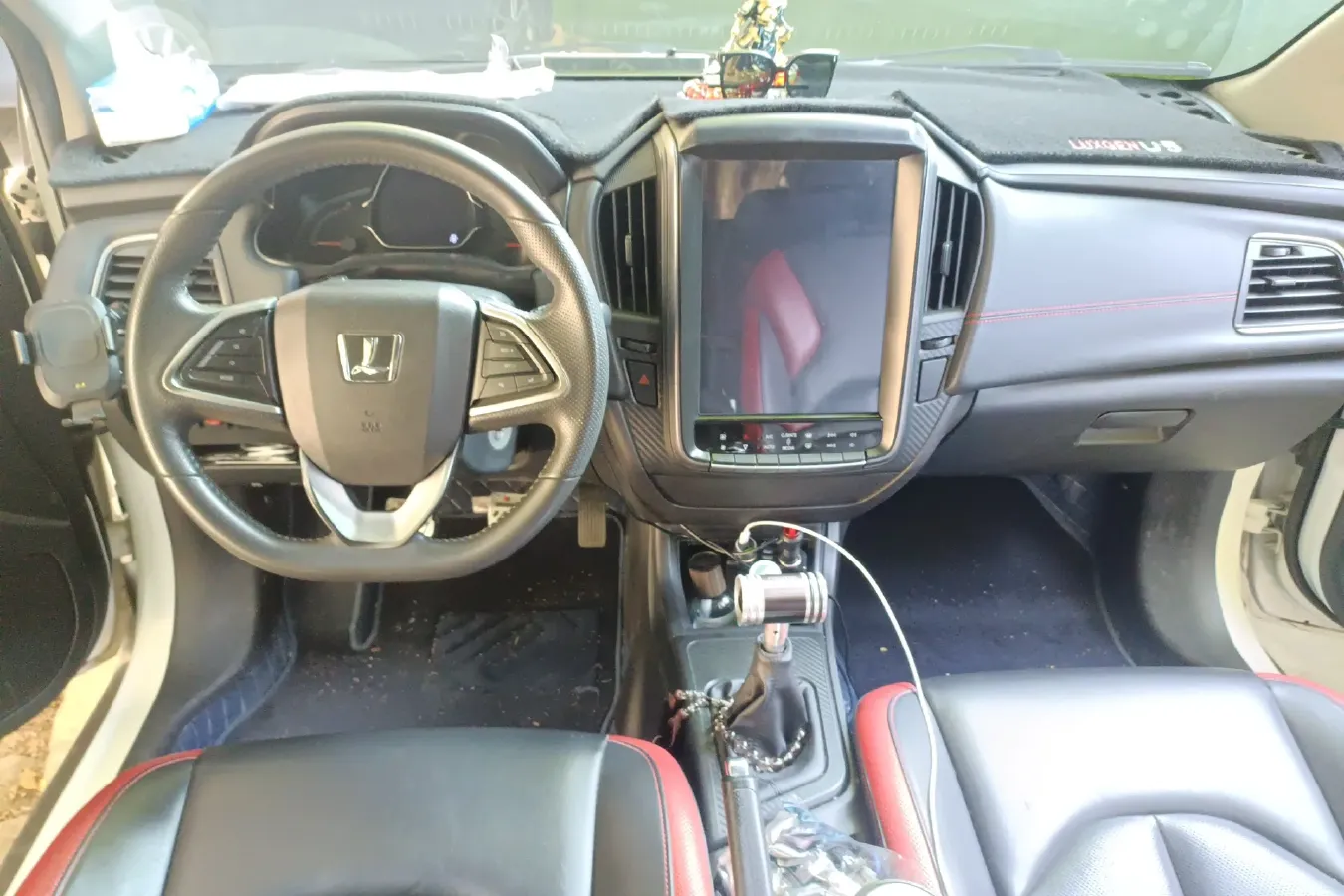 2017 Luxgen U5 SUV 1.6L 124HP L4 5MT,autocango,china used car exporter,china ev exporter,chinese used car exporter,chinese used ev exporter