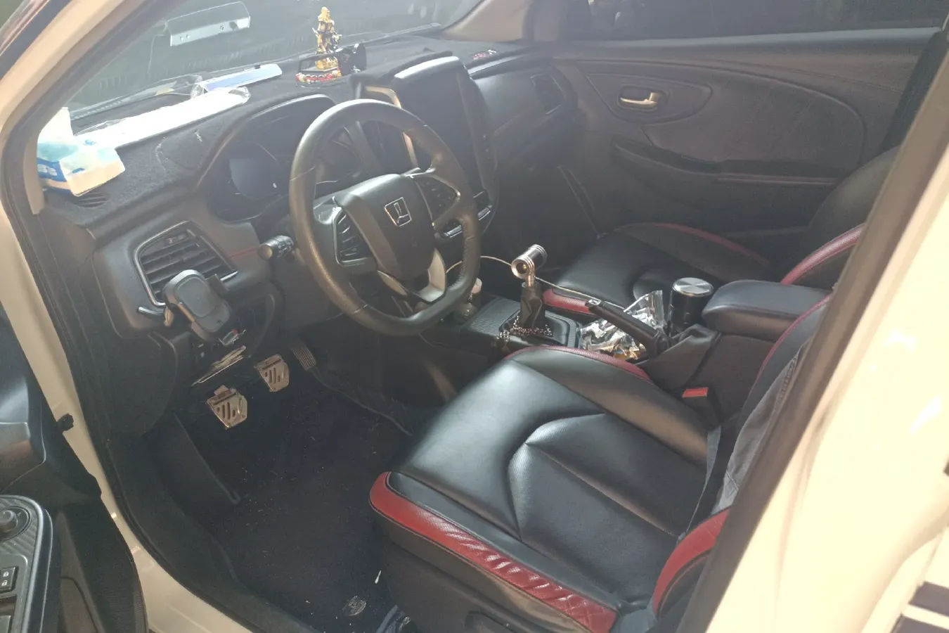 2017 Luxgen U5 SUV 1.6L 124HP L4 5MT,autocango,china used car exporter,china ev exporter,chinese used car exporter,chinese used ev exporter