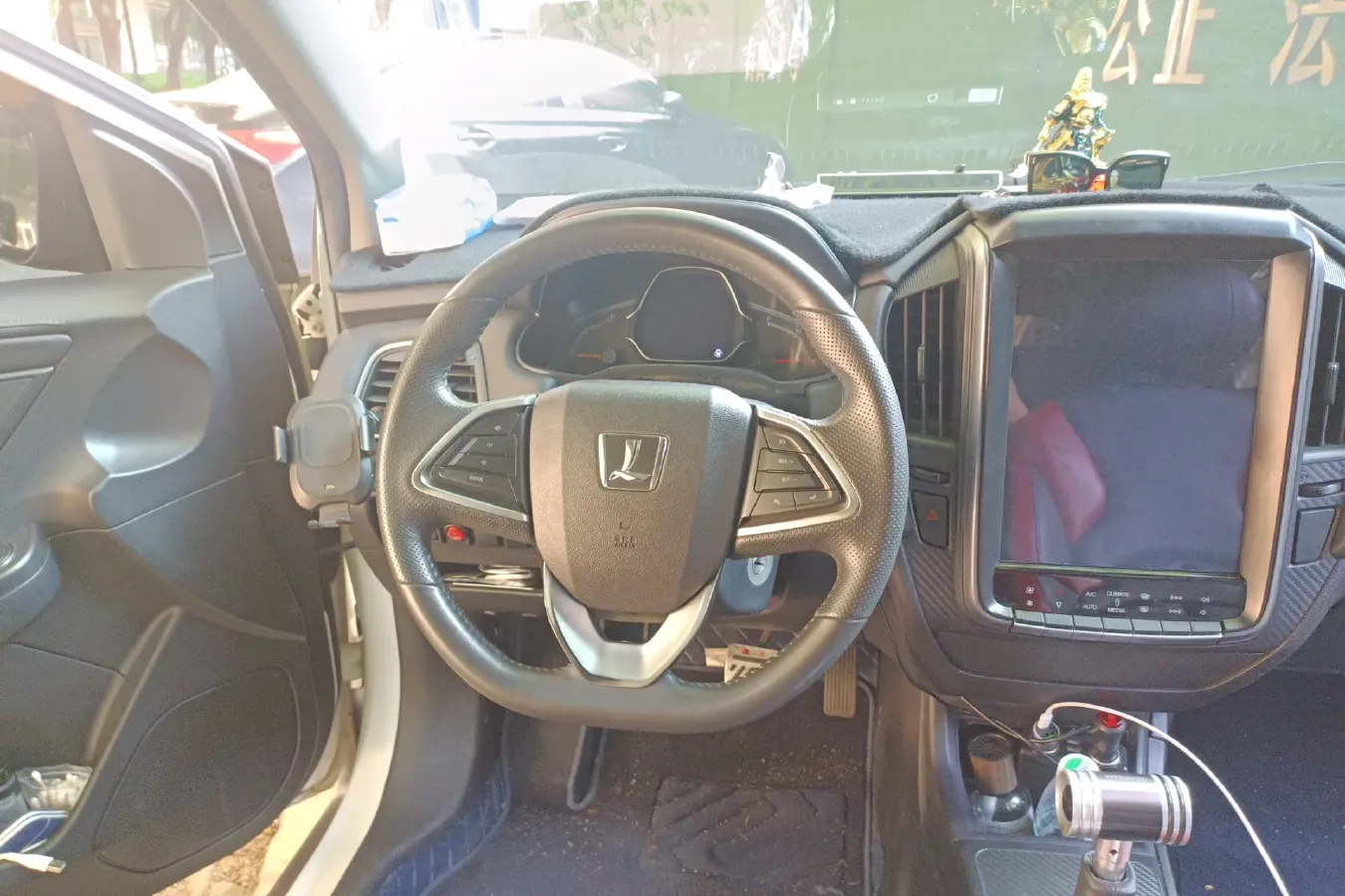 2017 Luxgen U5 SUV 1.6L 124HP L4 5MT,autocango,china used car exporter,china ev exporter,chinese used car exporter,chinese used ev exporter