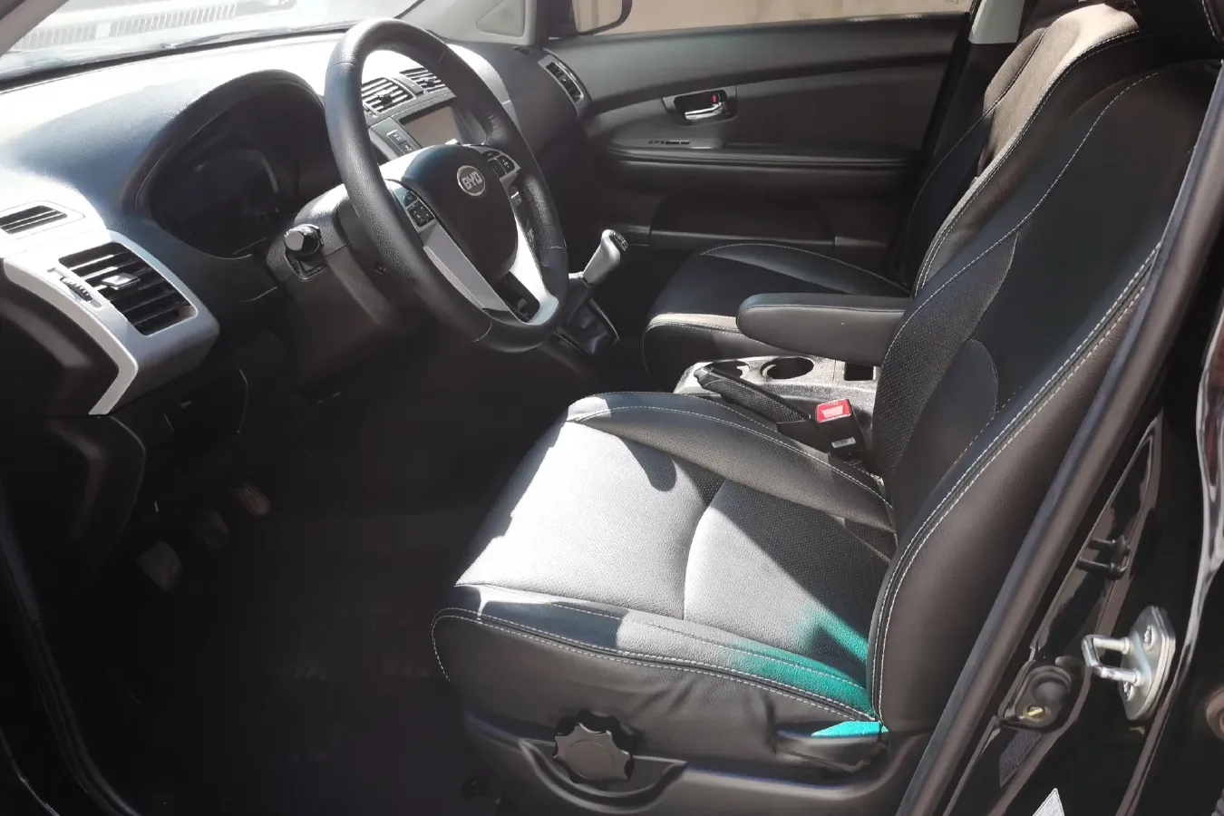 2014 BYD S6 2.0L 140HP L4 5MT,autocango,china used car exporter,china ev exporter,chinese used car exporter,chinese used ev exporter