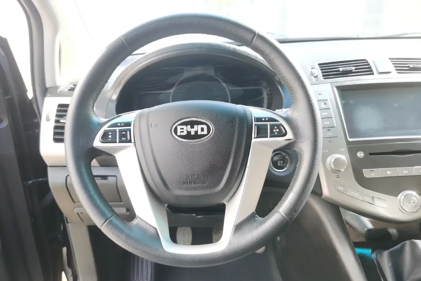 2014 BYD S6 2.0L 140HP L4 5MT,autocango,china used car exporter,china ev exporter,chinese used car exporter,chinese used ev exporter