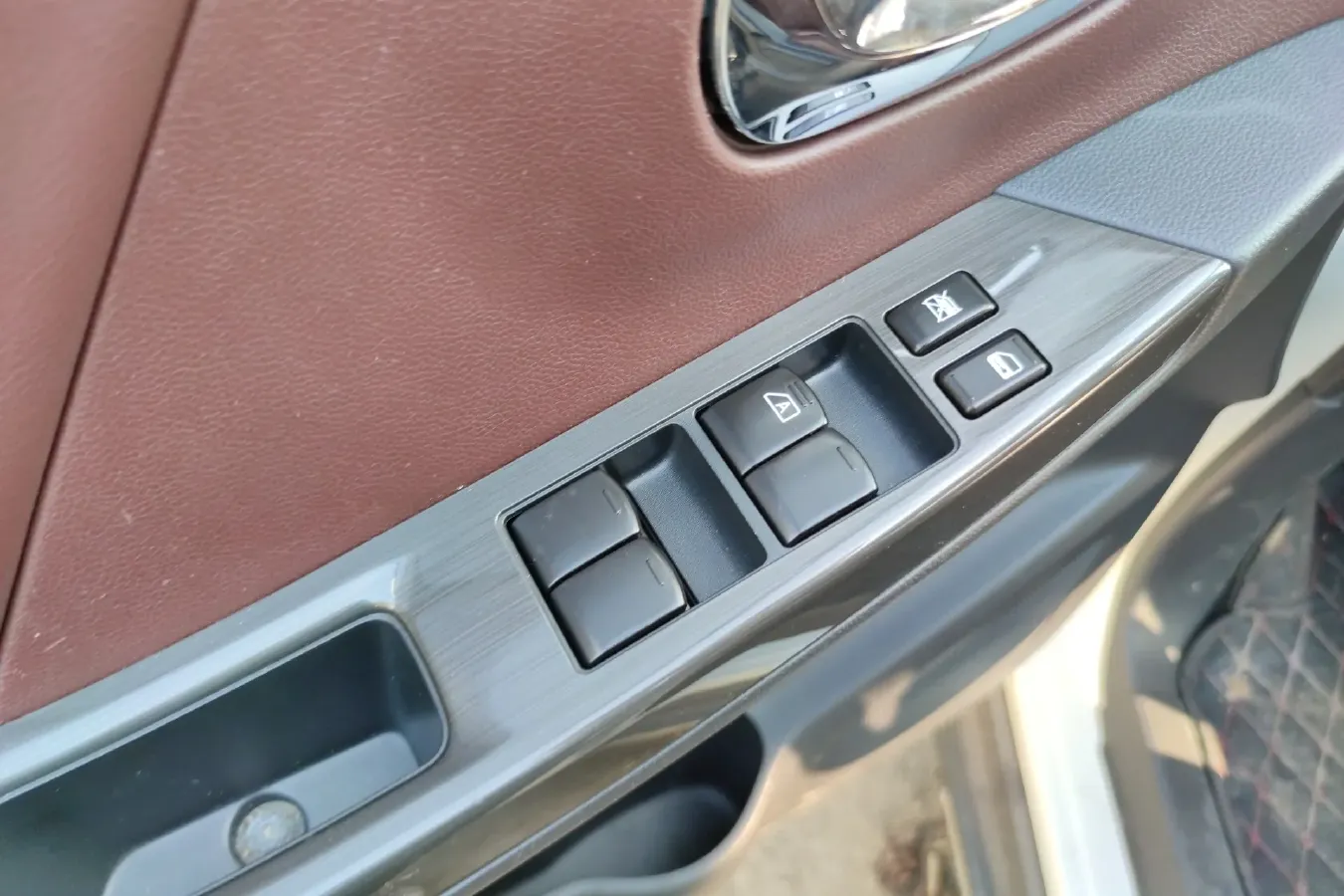 2017 Venucia M50V 1.6L 124HP L4 CVT,autocango,china used car exporter,china ev exporter,chinese used car exporter,chinese used ev exporter