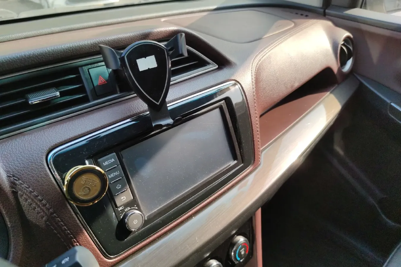 2017 Venucia M50V 1.6L 124HP L4 CVT,autocango,china used car exporter,china ev exporter,chinese used car exporter,chinese used ev exporter