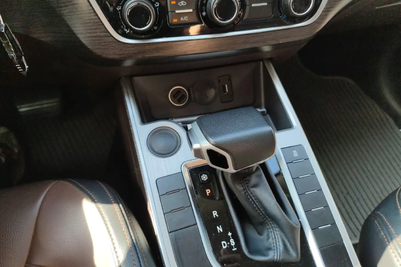 2017 DongFeng Forthing Joyear X6 1.5T 150HP L4 CVT,autocango,china used car exporter,china ev exporter,chinese used car exporter,chinese used ev exporter