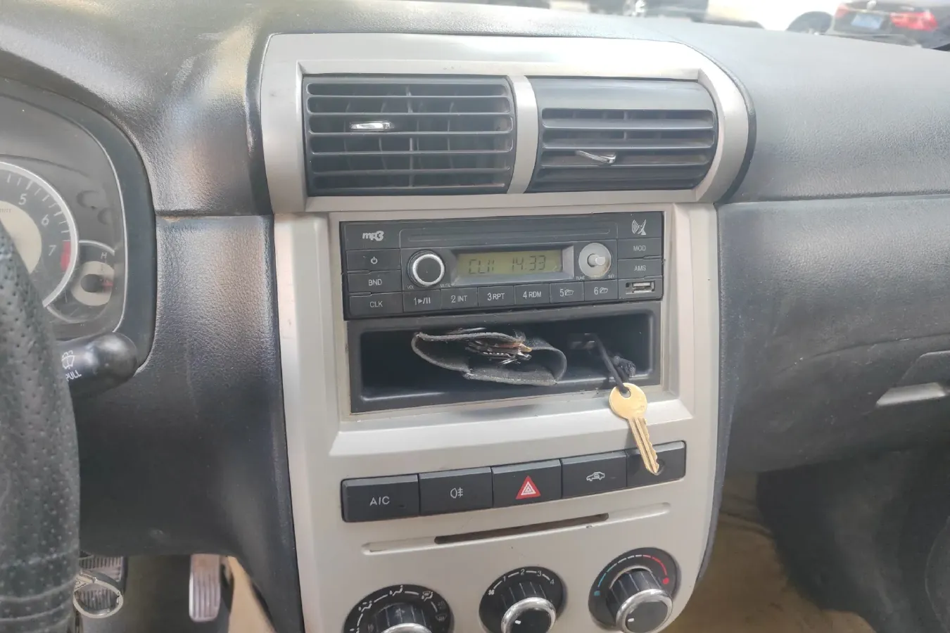 2011 FAW Senia S80 1.5L 109HP L4 5MT,autocango,china used car exporter,china ev exporter,chinese used car exporter,chinese used ev exporter