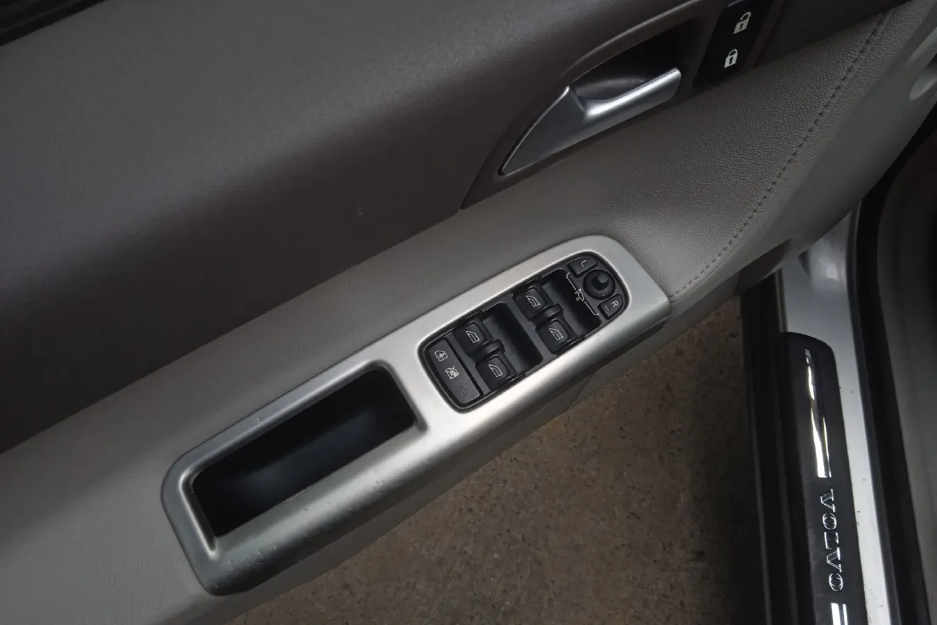 2010 Volvo S40 2.0L 141HP L4 6DCT,autocango,china used car exporter,china ev exporter,chinese used car exporter,chinese used ev exporter