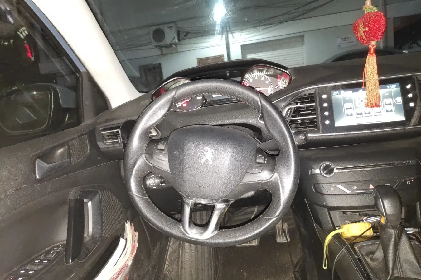 2015 Peugeot 308S 1.6T 167HP L4 6AT,autocango,china used car exporter,china ev exporter,chinese used car exporter,chinese used ev exporter