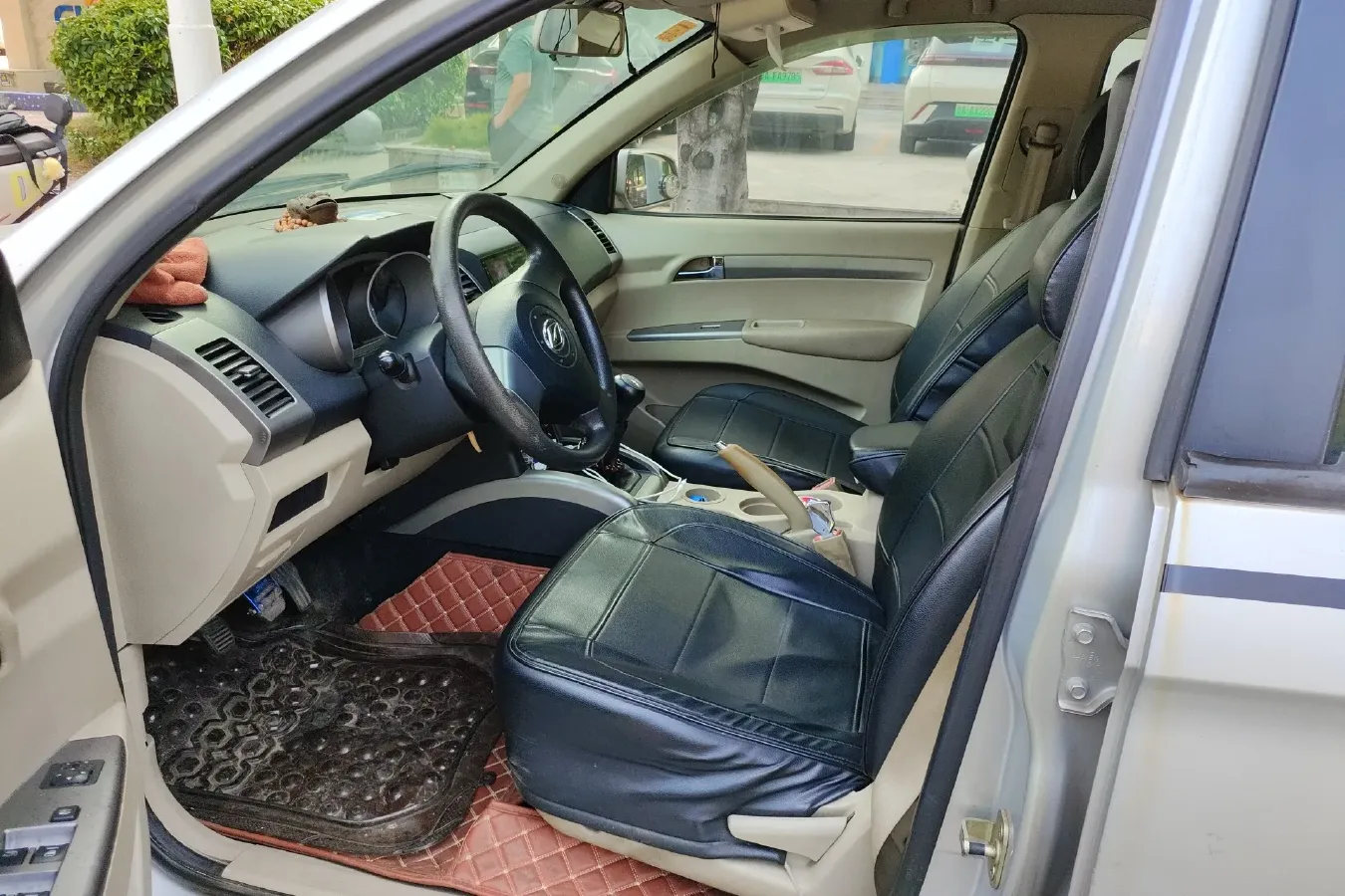 2012 Landwind X8 2.4L 160HP L4 5MT,autocango,china used car exporter,china ev exporter,chinese used car exporter,chinese used ev exporter