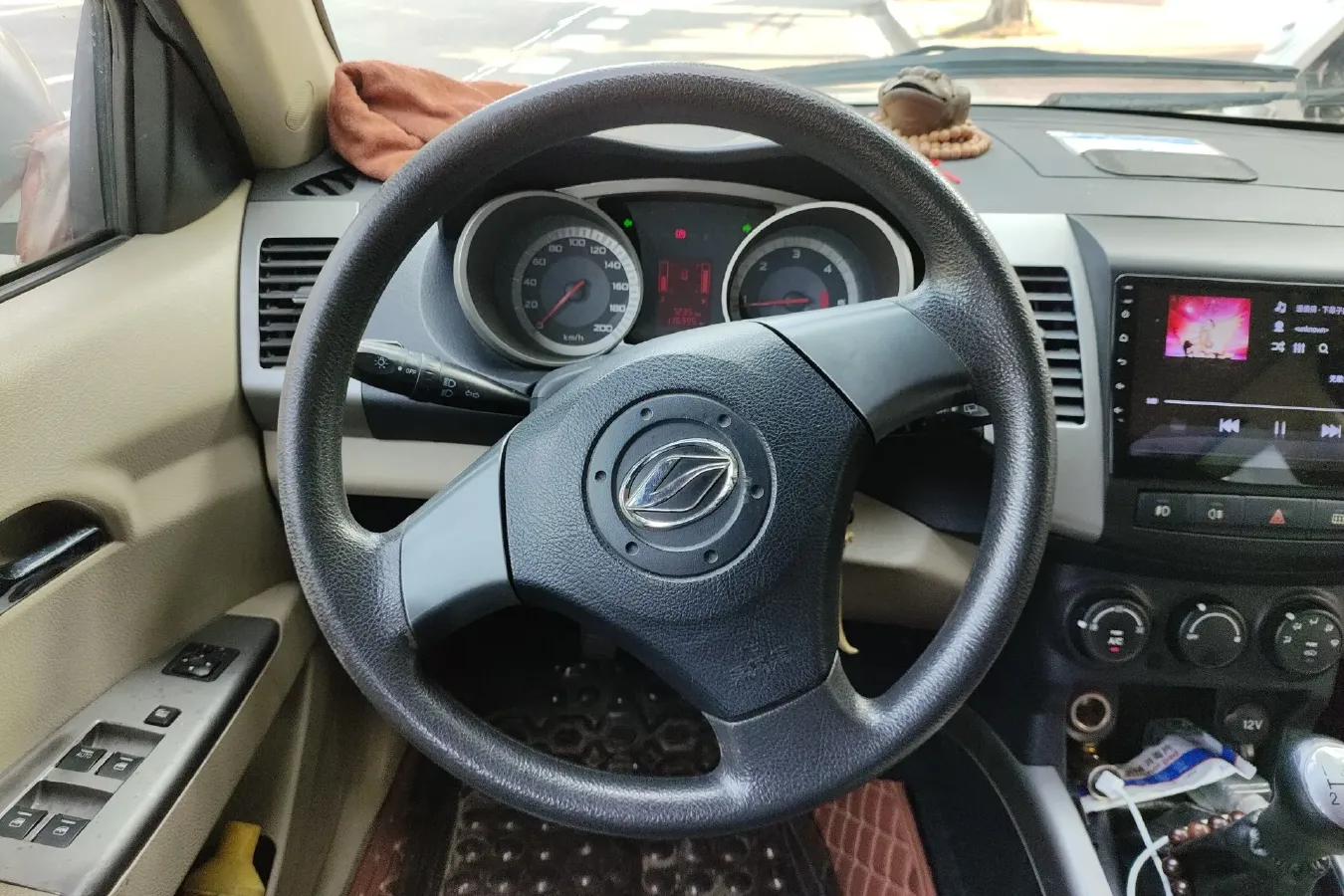 2012 Landwind X8 2.4L 160HP L4 5MT,autocango,china used car exporter,china ev exporter,chinese used car exporter,chinese used ev exporter