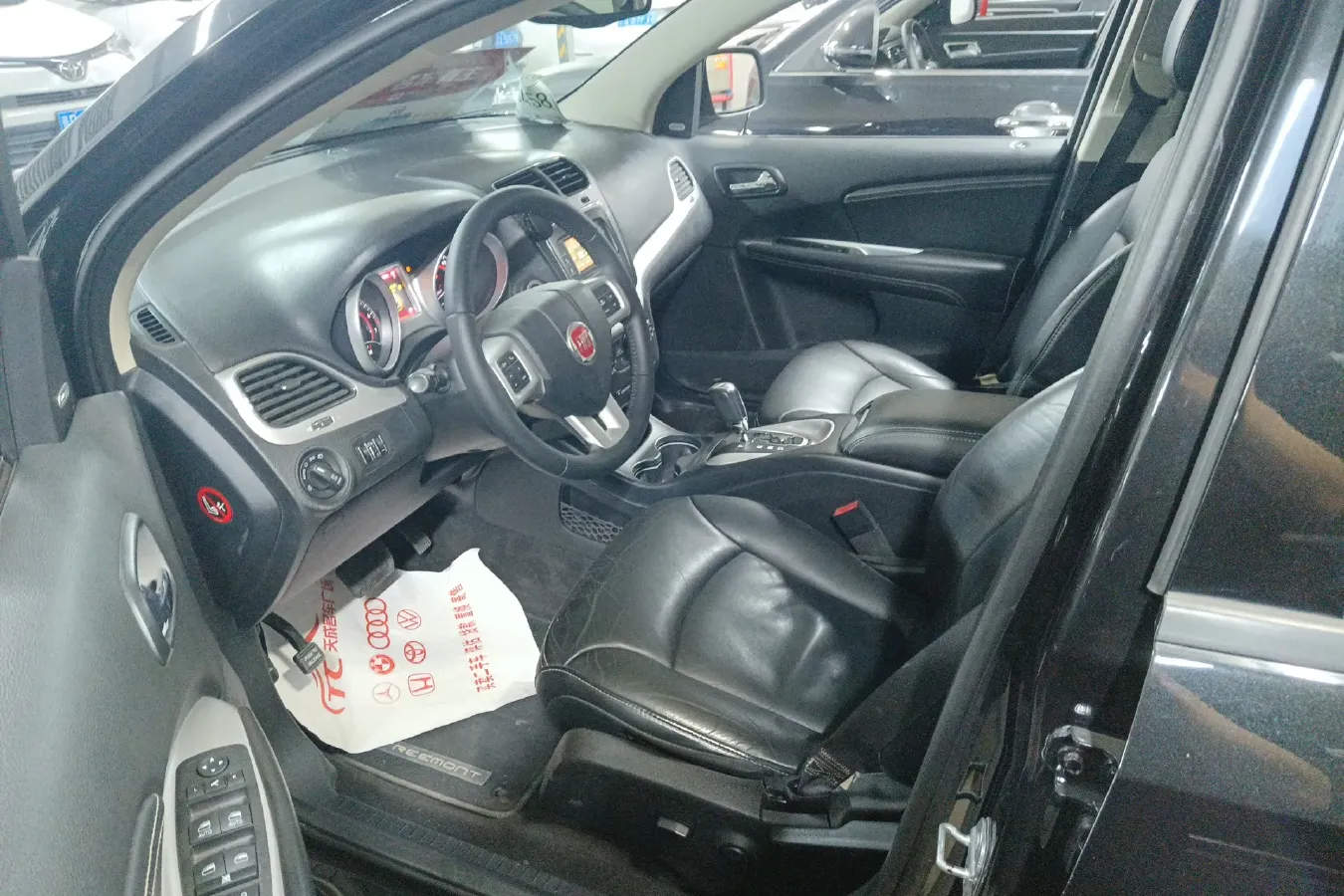 2013 Fiat Freemont 2.4L 170HP L4 6AT,autocango,china used car exporter,china ev exporter,chinese used car exporter,chinese used ev exporter