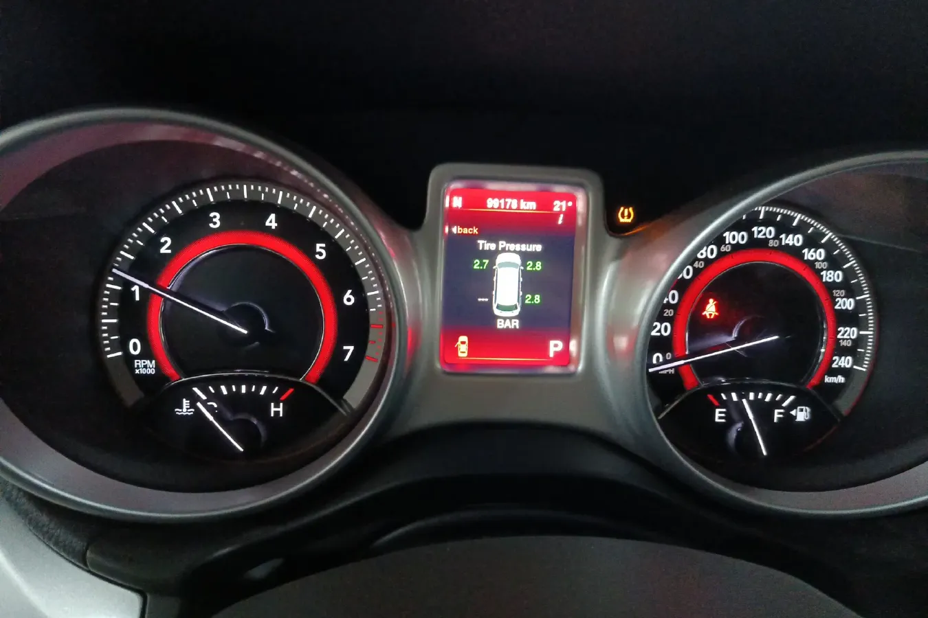 2013 Fiat Freemont 2.4L 170HP L4 6AT,autocango,china used car exporter,china ev exporter,chinese used car exporter,chinese used ev exporter