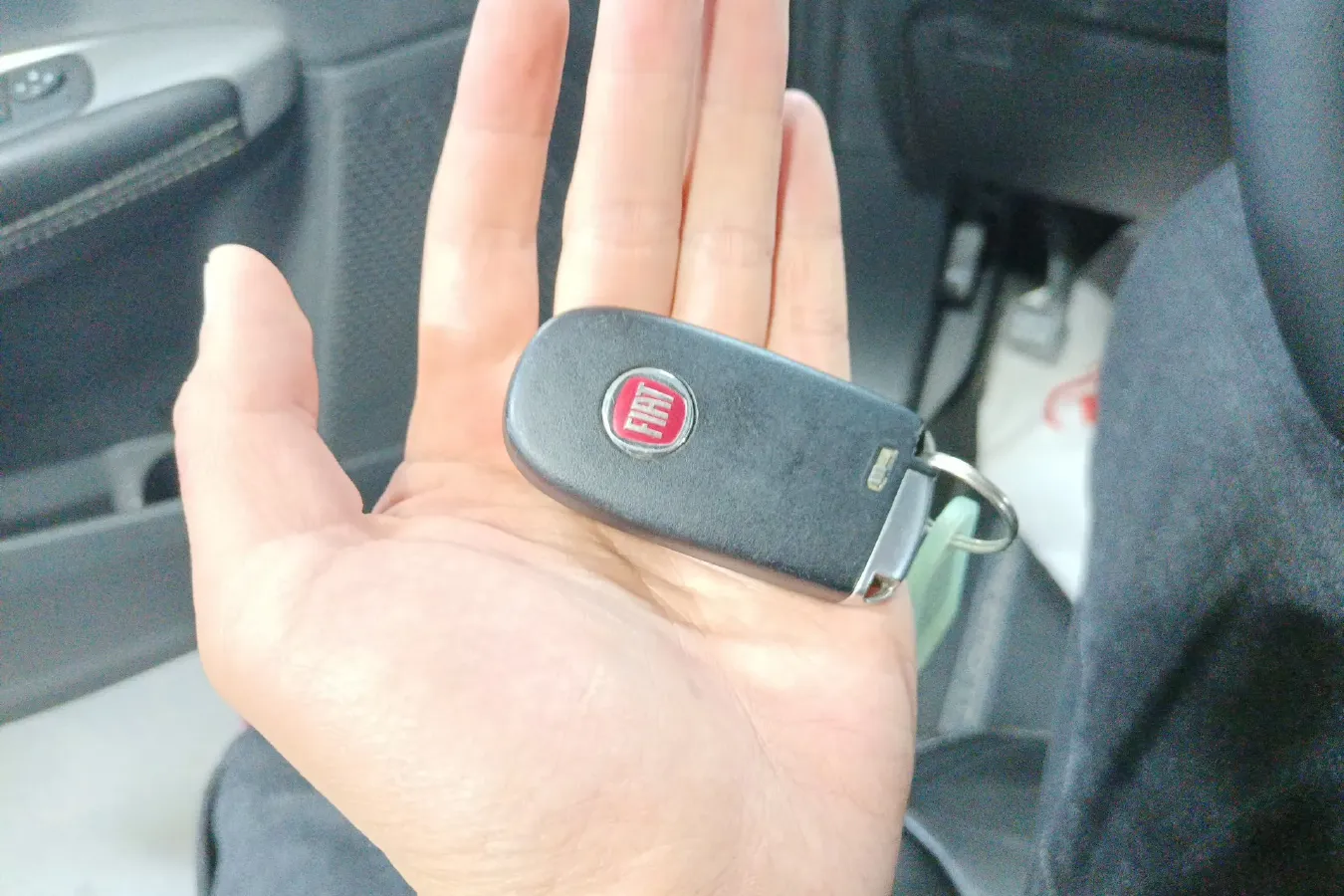 2013 Fiat Freemont 2.4L 170HP L4 6AT,autocango,china used car exporter,china ev exporter,chinese used car exporter,chinese used ev exporter