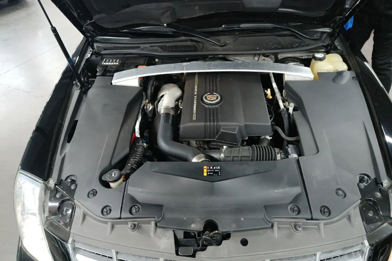 2011 Cadillac SLS 2.0T 262HP L4 6AT,autocango,china used car exporter,china ev exporter,chinese used car exporter,chinese used ev exporter