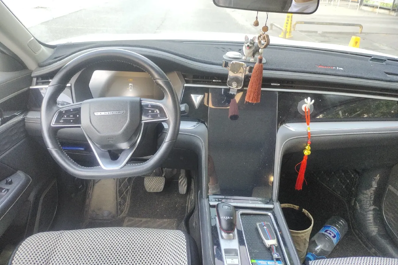 2020 Venucia Star 1.5T 190HP L4 7DCT,autocango,china used car exporter,china ev exporter,chinese used car exporter,chinese used ev exporter