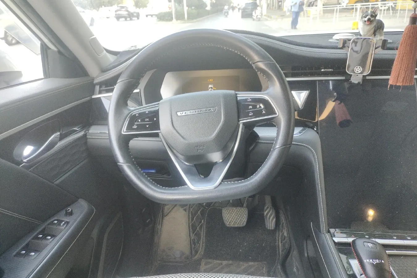 2020 Venucia Star 1.5T 190HP L4 7DCT,autocango,china used car exporter,china ev exporter,chinese used car exporter,chinese used ev exporter