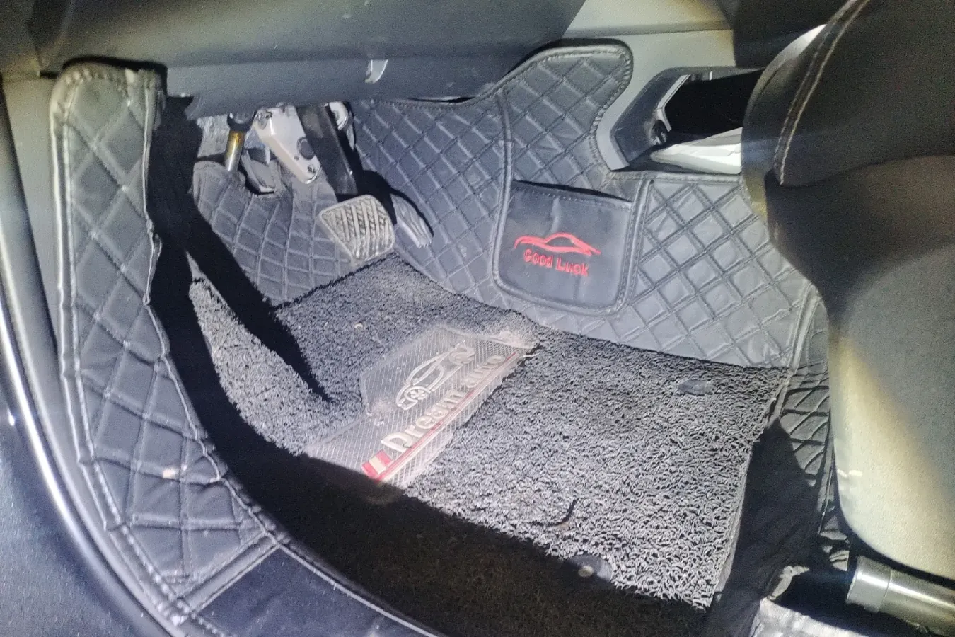 2021 Venucia Star 1.5T 190HP L4 7DCT,autocango,china used car exporter,china ev exporter,chinese used car exporter,chinese used ev exporter